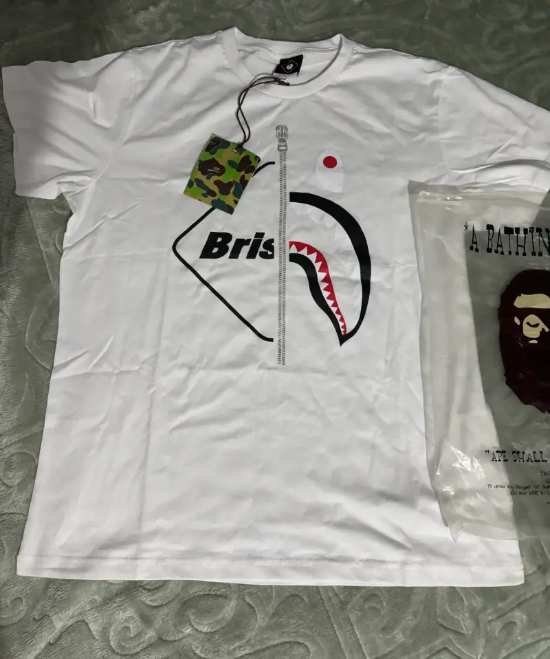 Polera blanca Bape