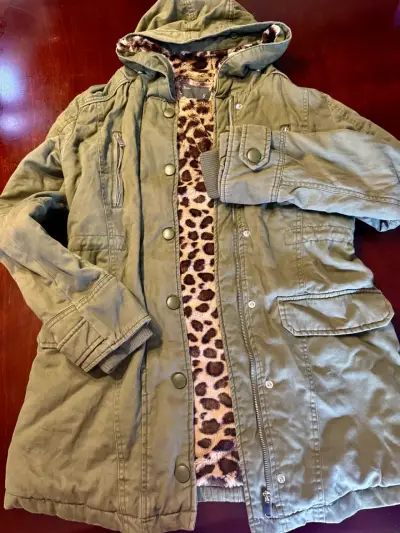 Parka verde militar con forro de leopardo - miniatura 1