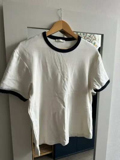 Polera blanca con ribetes negros unisex - miniatura 1