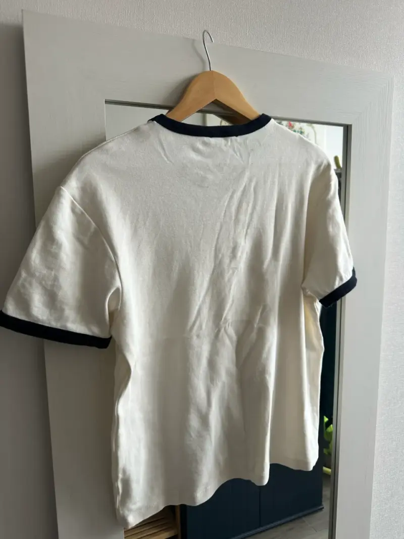 Polera blanca con ribetes negros unisex - 2