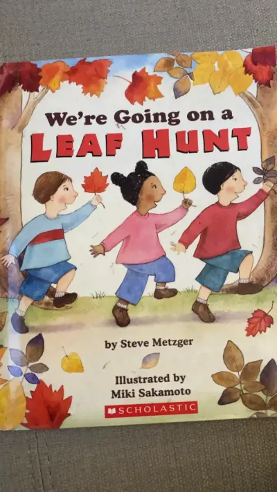 Libro infantil 'We're Going on a Leaf Hunt' de Steve Metzger - miniatura 1