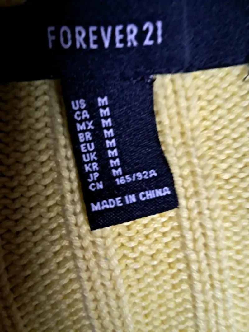 Suéter de cuello alto amarillo con diseño tejido x̌ - 5