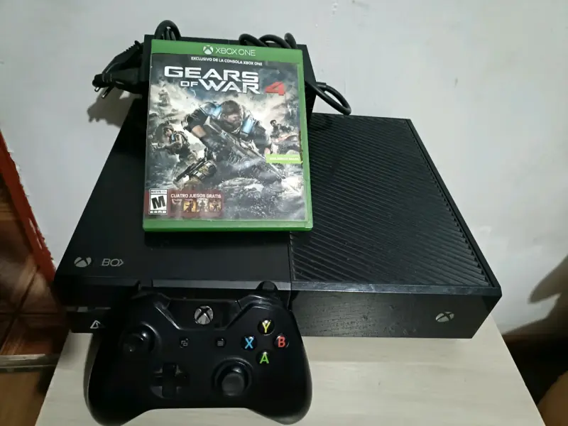 Consola Xbox One con juego Gears of War 4 - 1