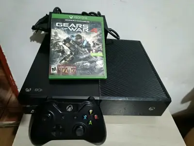 Consola Xbox One con juego Gears of War 4 - miniatura 1