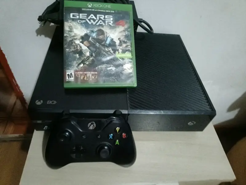 Consola Xbox One con juego Gears of War 4 - 2