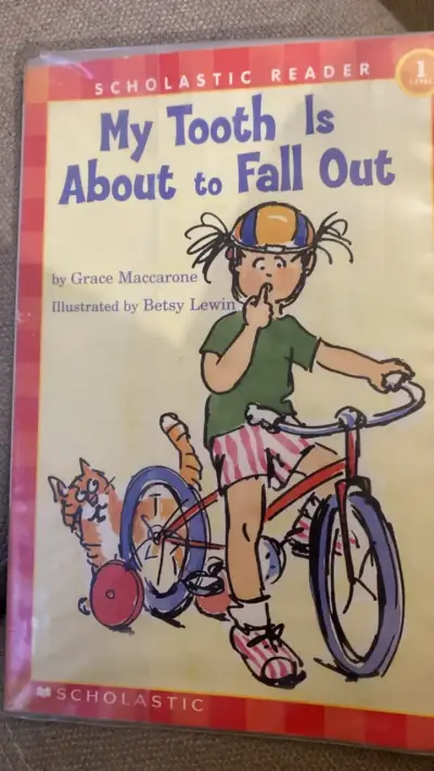 Libro infantil 'My Tooth Is About to Fall Out' - miniatura 1