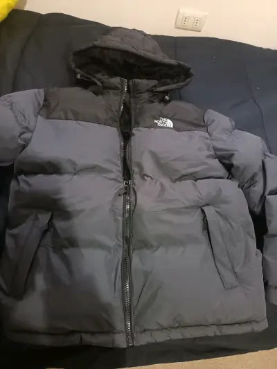 Chaqueta The North Face gris acolchada - miniatura 2