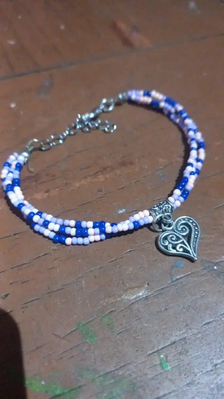Pulsera de cuentas con dije de corazón