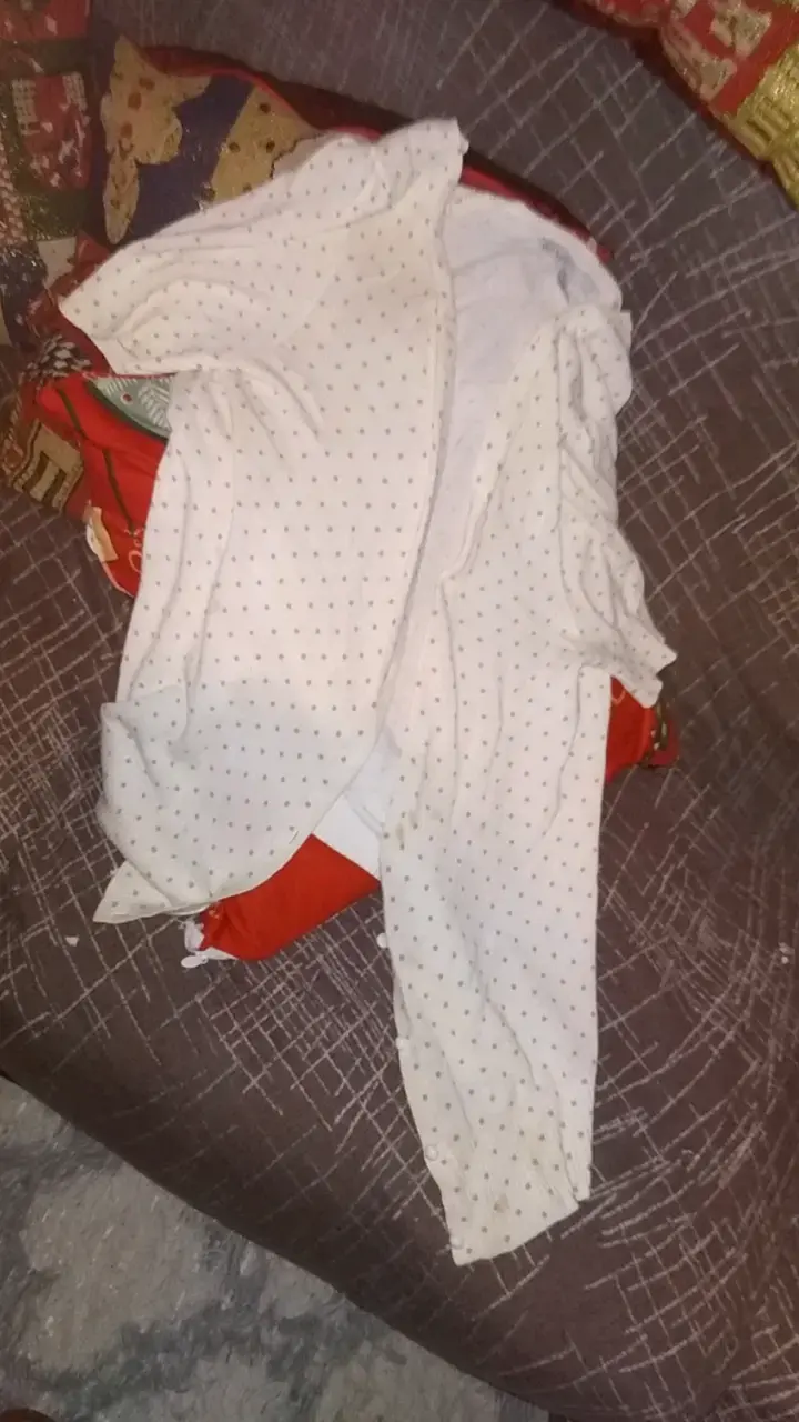 Chaleco sin mangas blanco con puntos