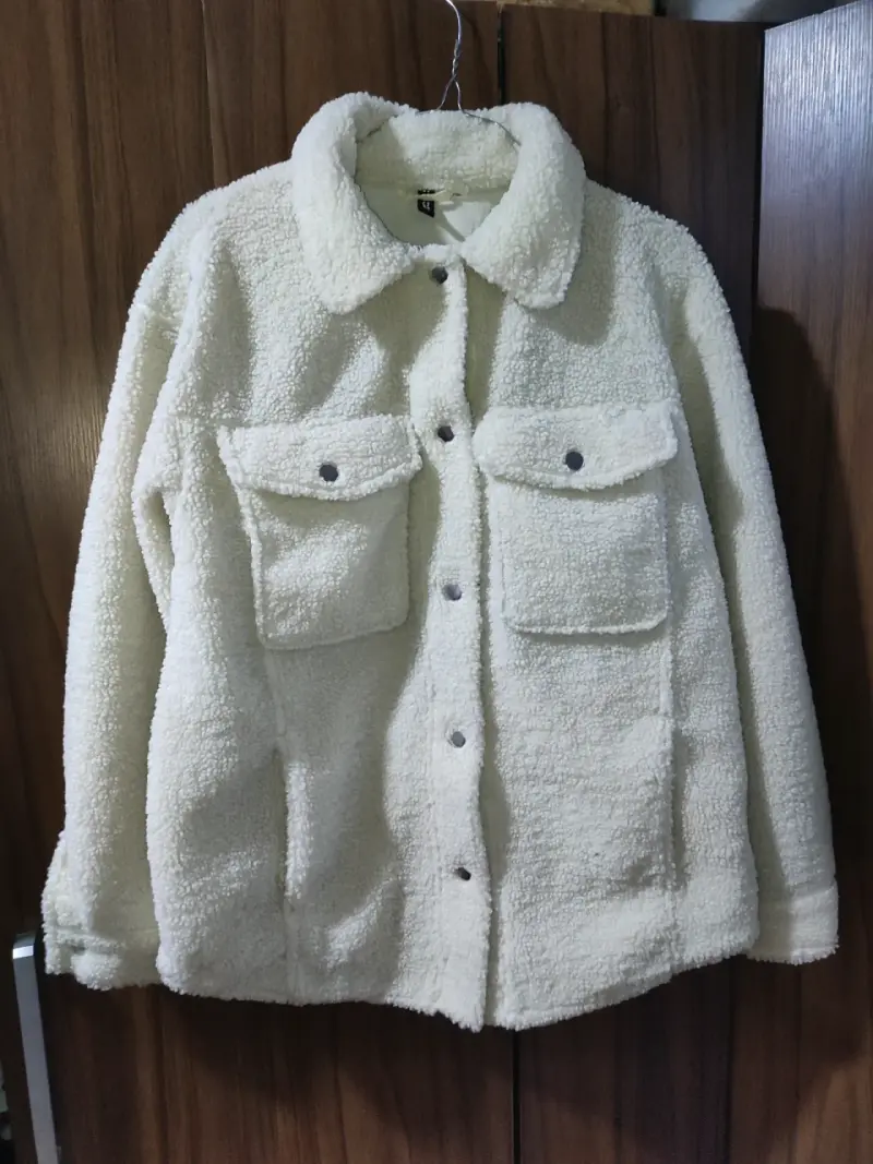 Chaqueta de lana sintética color crema - 1