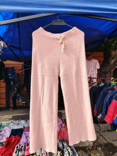 Pantalones de punto rosados para mujer - miniatura 1