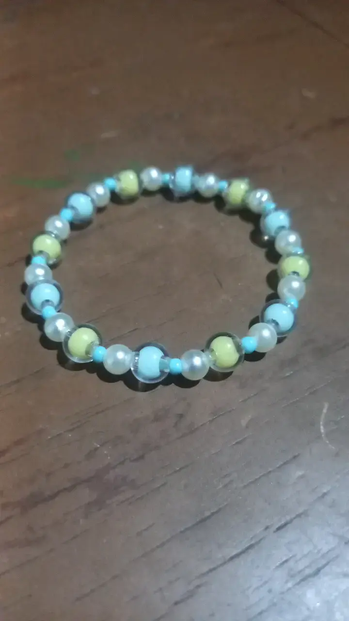 Pulsera de cuentas elástica multicolor