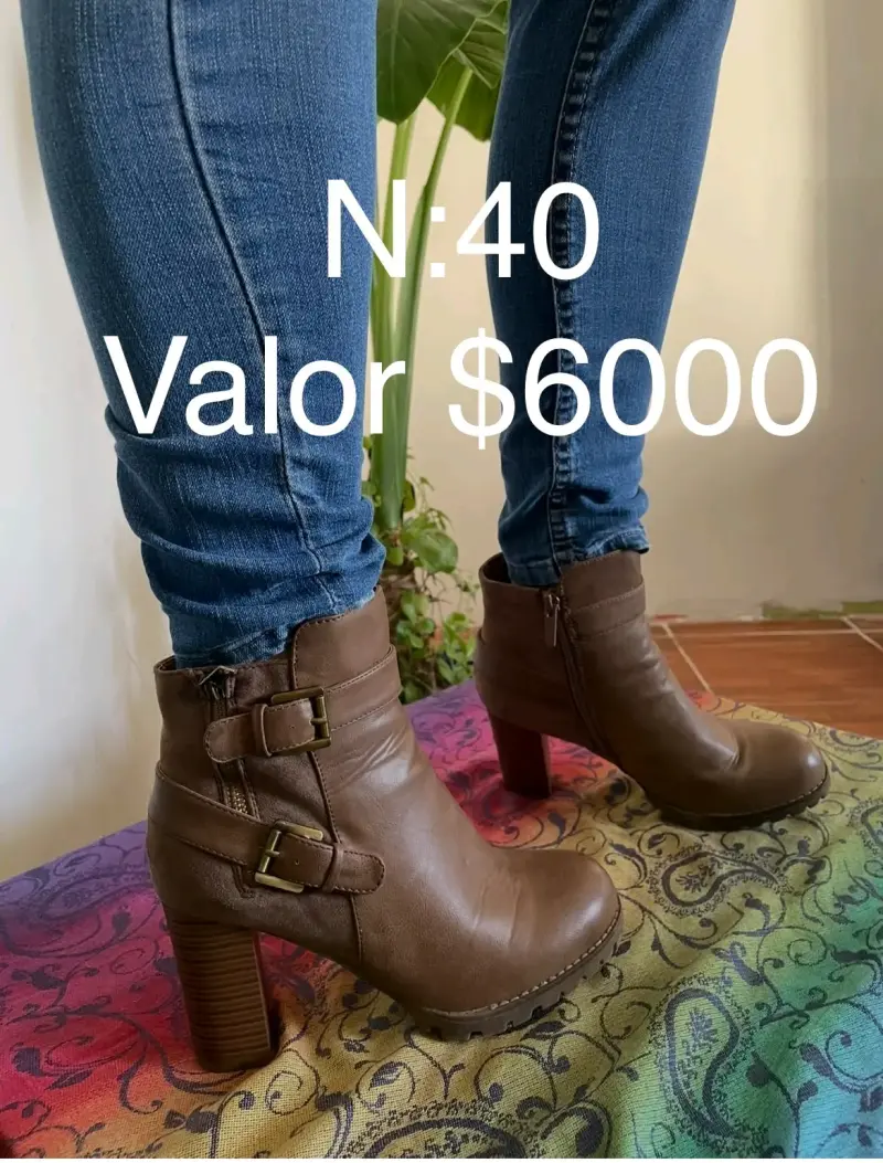 Botines de cuero marrón con hebillas talla 40