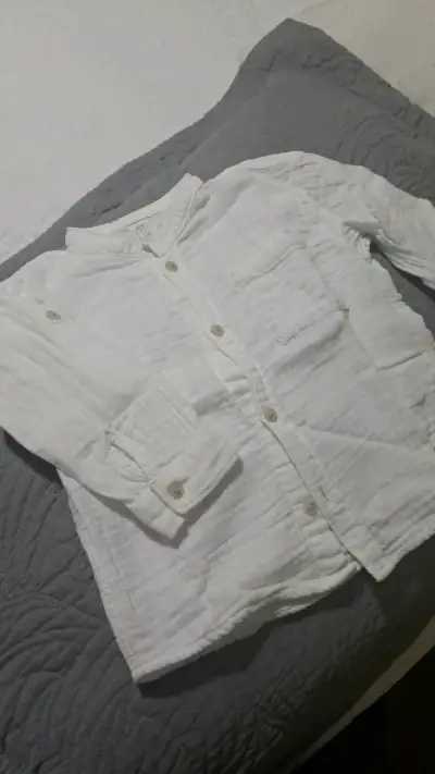 Camisa blanca de algodón para niño - miniatura 1