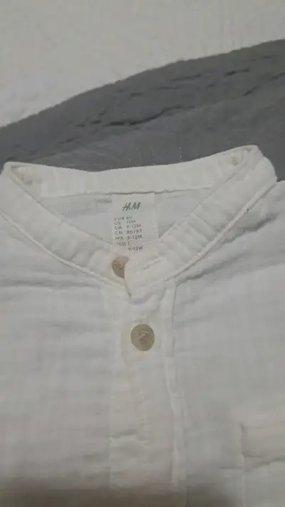 Camisa blanca de algodón para niño - miniatura 2
