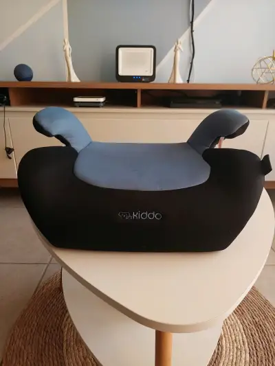 Asiento elevador para niños color azul y negro - miniatura 2