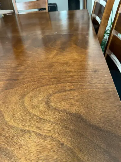 Mesa de comedor de madera con sillas - miniatura 5