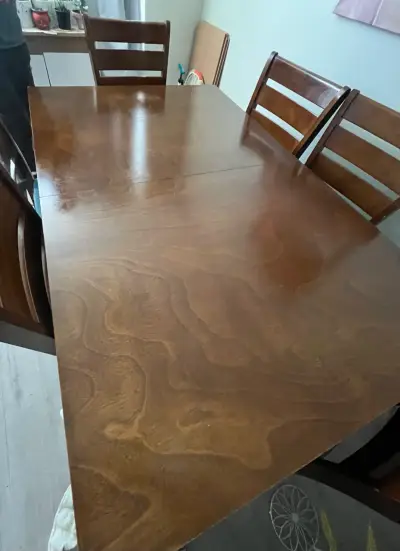 Mesa de comedor de madera con sillas - miniatura 6