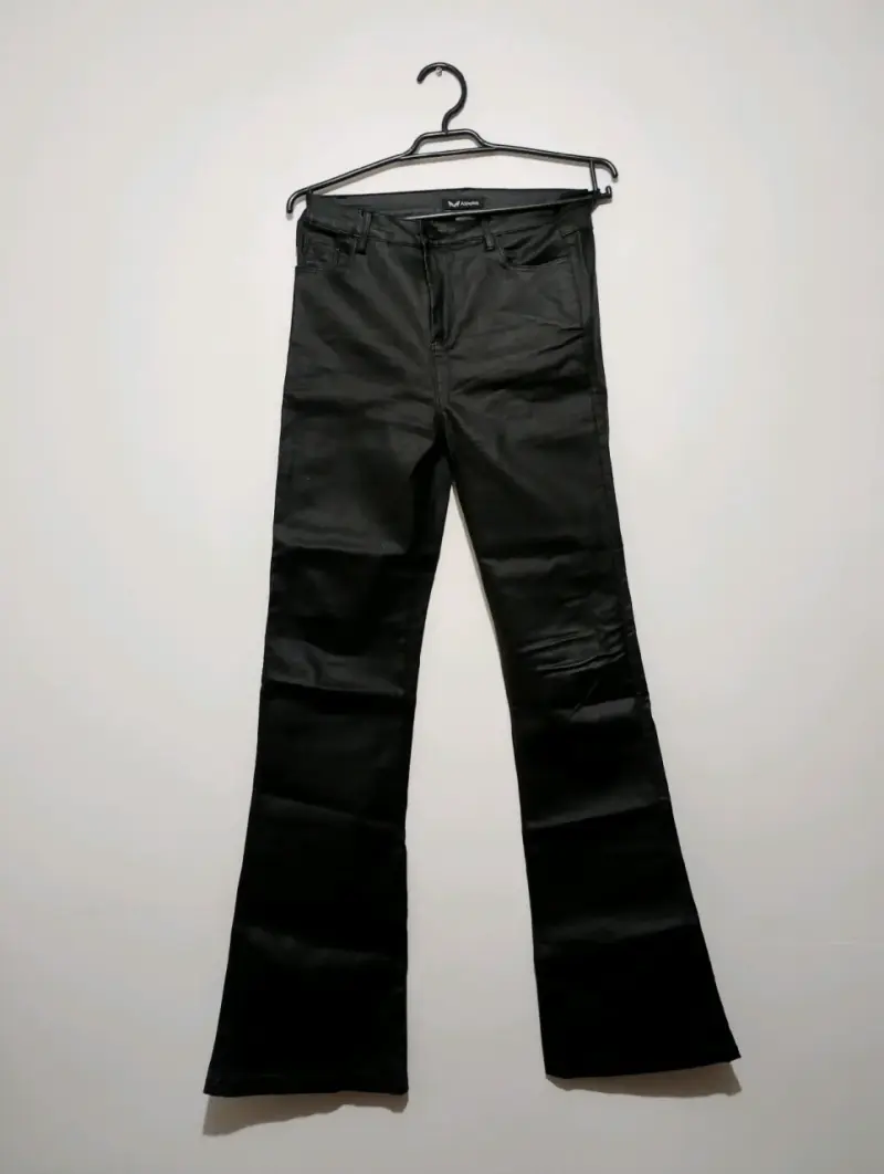 Pantalones de cuero sintético negro