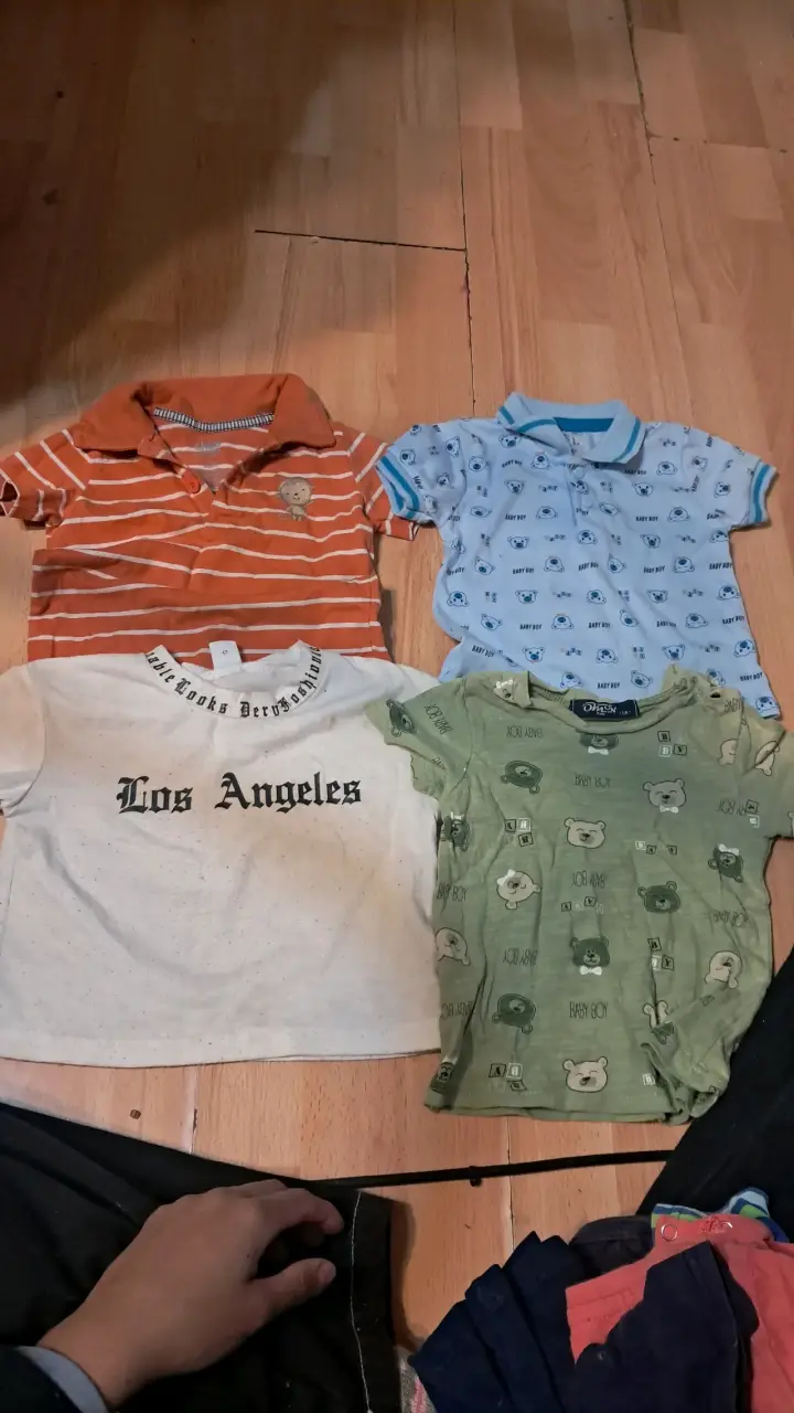 Lote de poleras para niño con estampados variados - 1