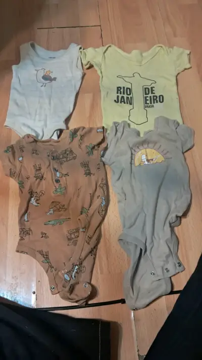 Lote de poleras para niño con estampados variados - miniatura 5