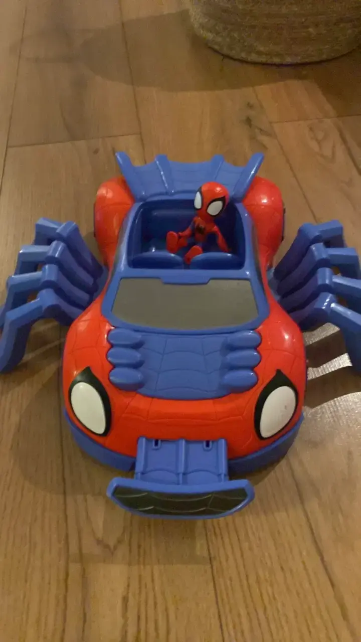 Auto de juguete Spiderman con figura - 1