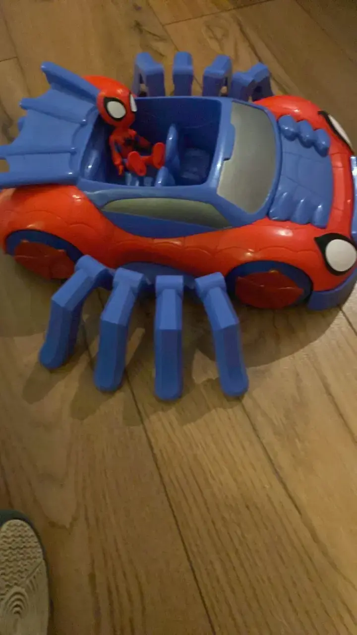Auto de juguete Spiderman con figura - 2