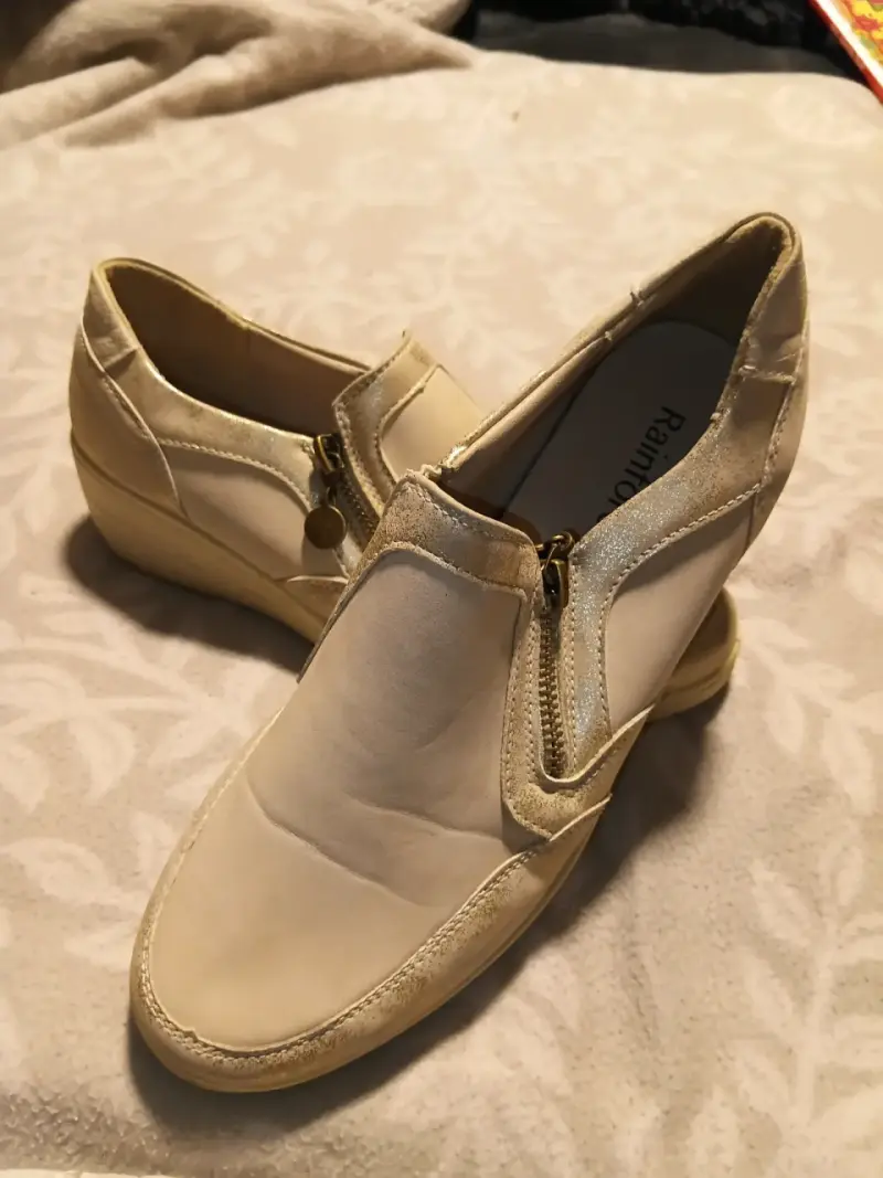 Zapatos casuales beige con cierre lateral - 2