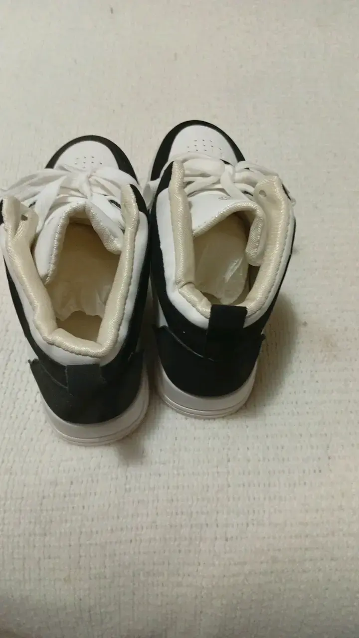 Zapatillas deportivas blancas y negras unisex - 2