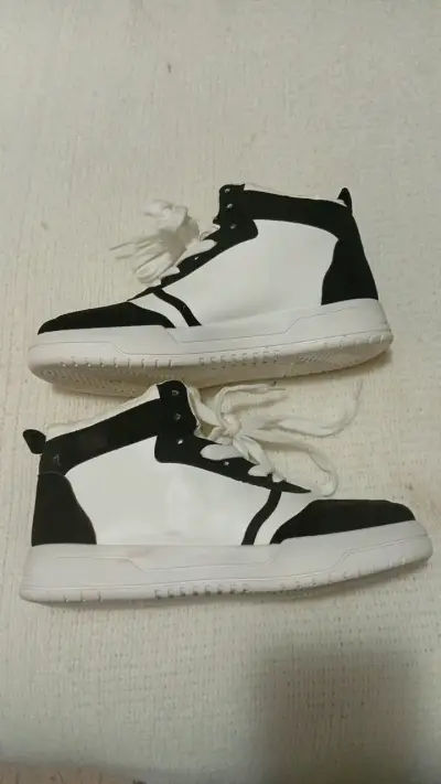 Zapatillas deportivas blancas y negras unisex - miniatura 5