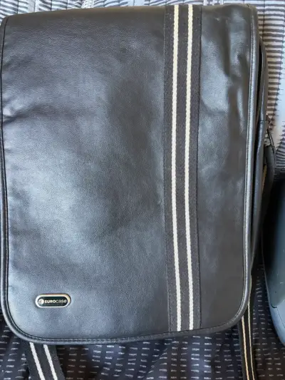 Bolso bandolera negro Eurocase con correa ajustable - miniatura 2