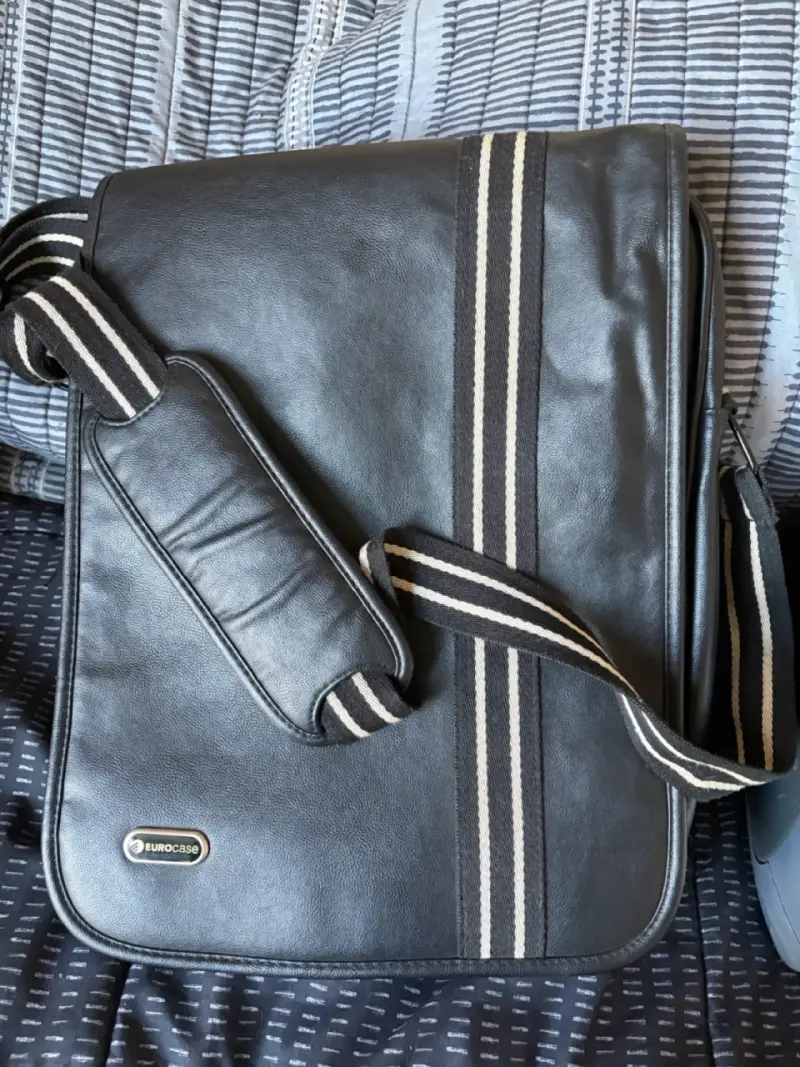Bolso bandolera negro Eurocase con correa ajustable - 3