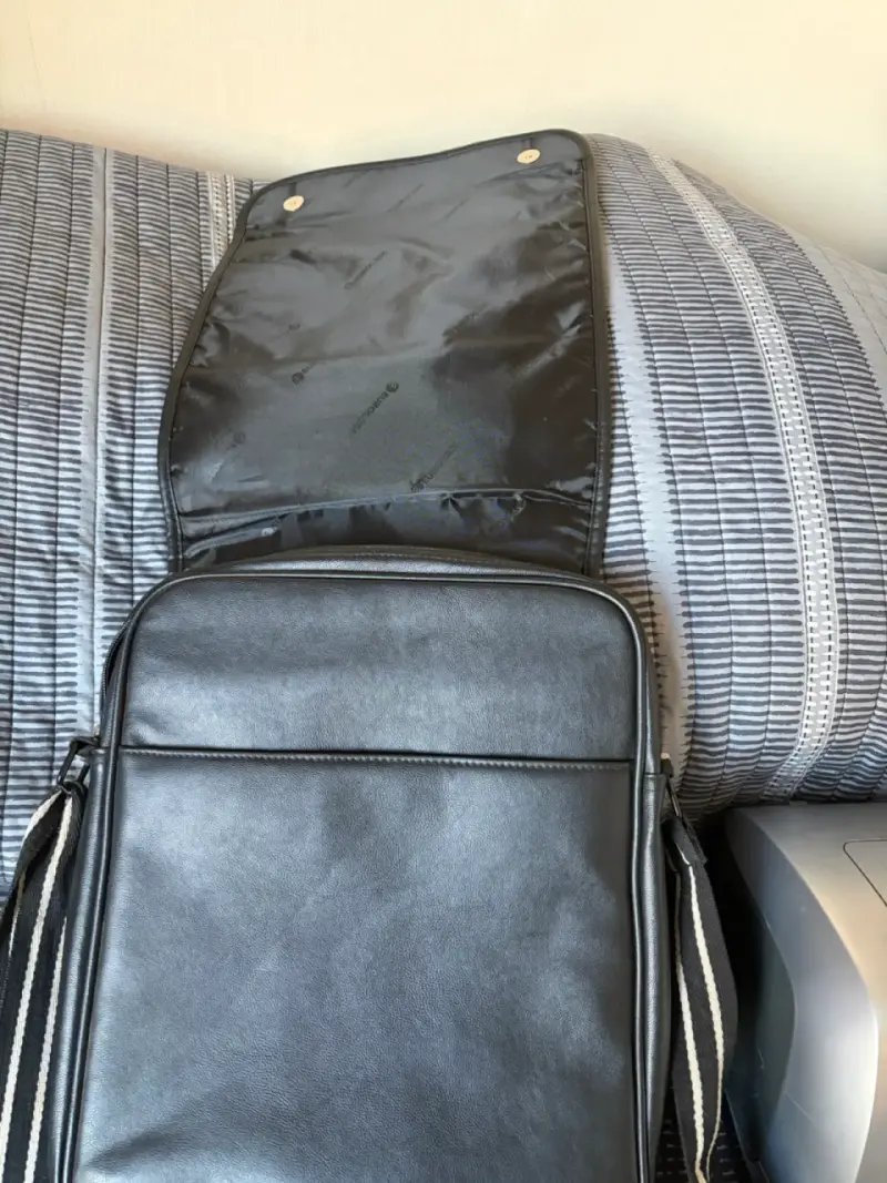Bolso bandolera negro Eurocase con correa ajustable - 5