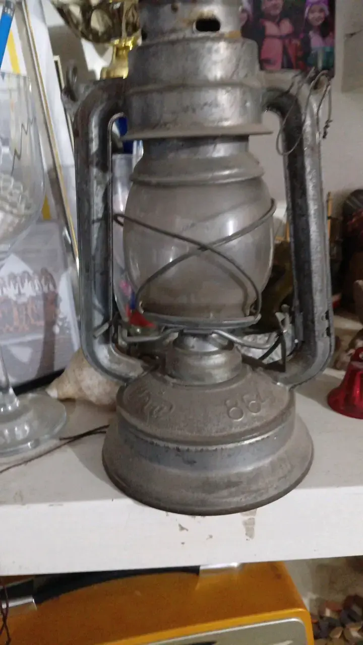 Lámpara de queroseno vintage de metal - 1