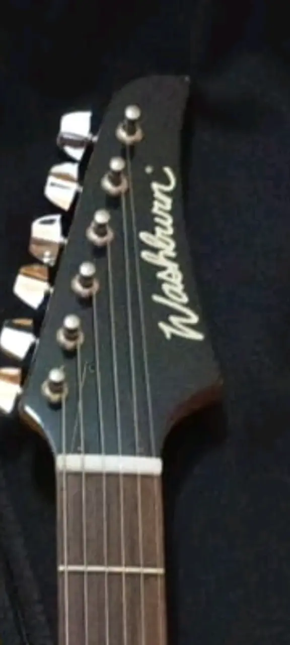 Guitarra eléctrica Washburn negra con amplificador - 3