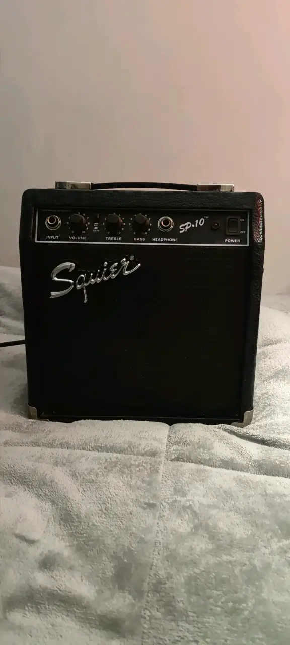 Guitarra eléctrica Washburn negra con amplificador - 4