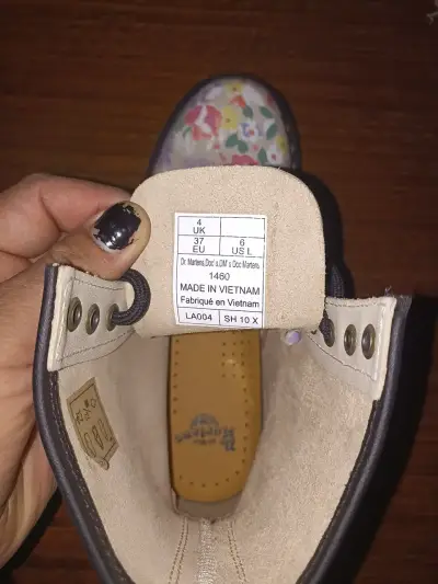 Botas de cuero floral estilo Dr. Martens - miniatura 4