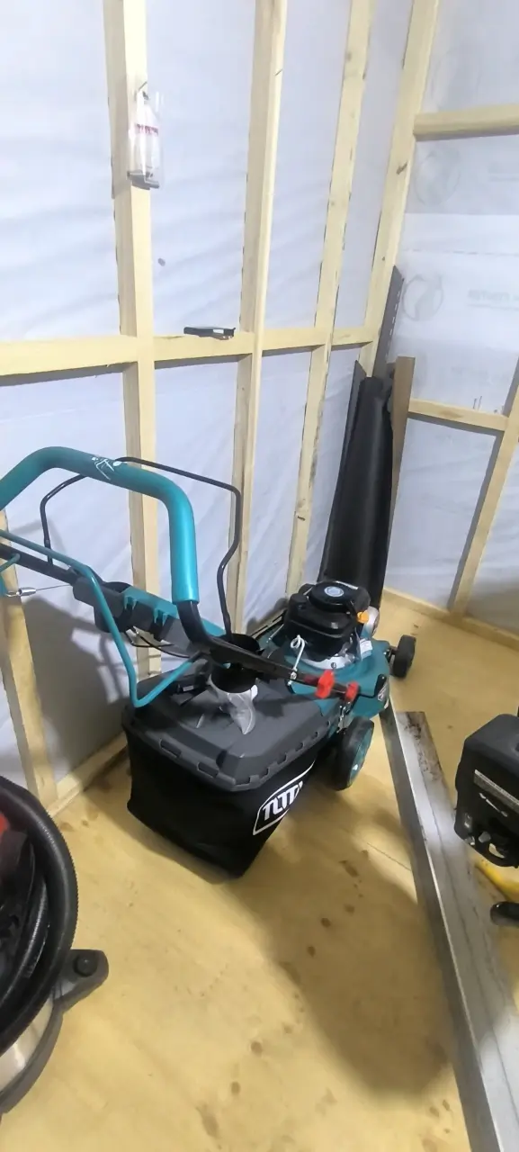 Cortacésped a gasolina Total 4.0HP 3000W - 4