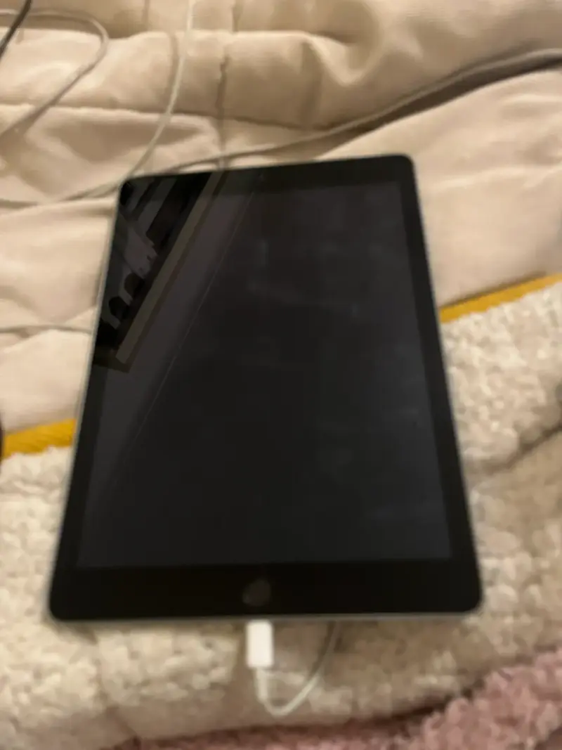 iPad 5ta Generación 32GB Gris Espacial - 1