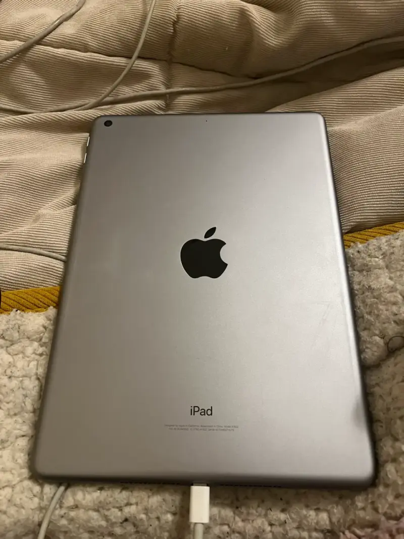 iPad 5ta Generación 32GB Gris Espacial - 2