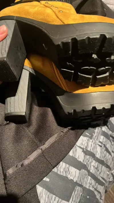 Botines de tacón amarillos con hebilla - miniatura 2