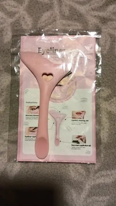 Herramienta para maquillaje de ojos - miniatura 1