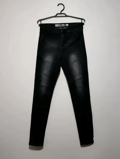 Jeans oscuros para mujer en buen estado - miniatura 1