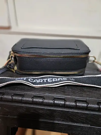 Bandolera negra con correa ajustable Oh Carteras - miniatura 3