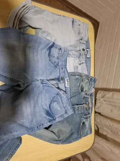 Lote de ropa variada para mujer en buen estado - miniatura 3