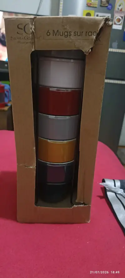 Set de 6 tazas Secret Gourmet con soporte - miniatura 1
