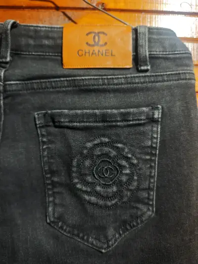 Jeans negros de mujer Chanel talla L 42 44 - miniatura 4
