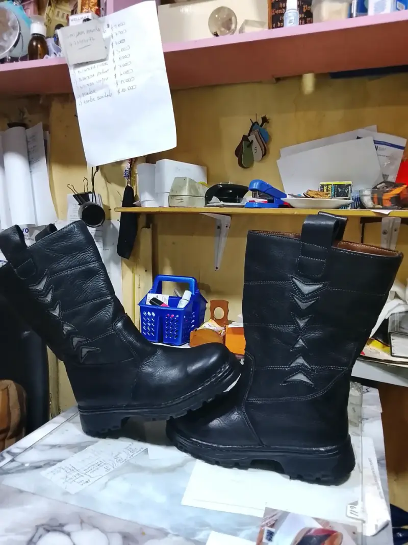 Botas de cuero negro ideal para trabajos - 1