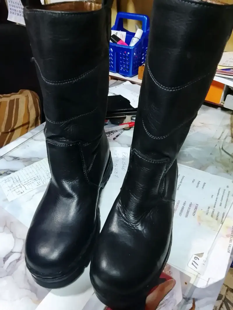 Botas de cuero negro ideal para trabajos - 3