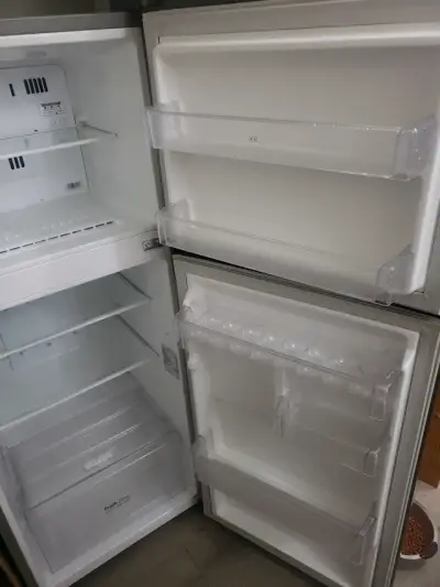 Refrigerador LG Inverter de Acero Inoxidable - miniatura 3